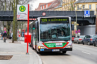 Stadtbus der Linie 109 am U-Bahnhof Sierichstraße in Hamburg