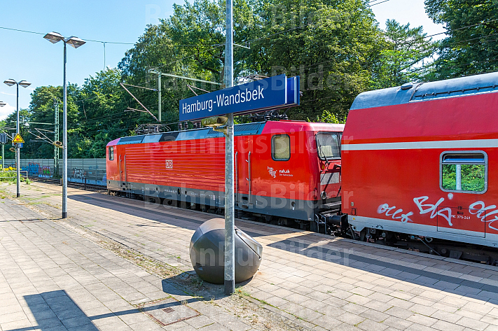 Regionalbahn im Bahnhof Wandsbek in Hamburg