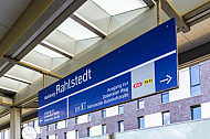 Stationsschild am Bahnhof Hamburg-Rahlstedt