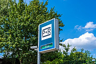 Verkehrsschild für Park and Ride-Anlage am Bahnhof Rahlstedt in Hamburg