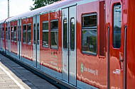 Ein frisch lackierter Zug der betagten Hamburger S-Bahn-Baureihe 472