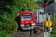 S-Bahn im Bahnhof Holstenstraße in Hamburg