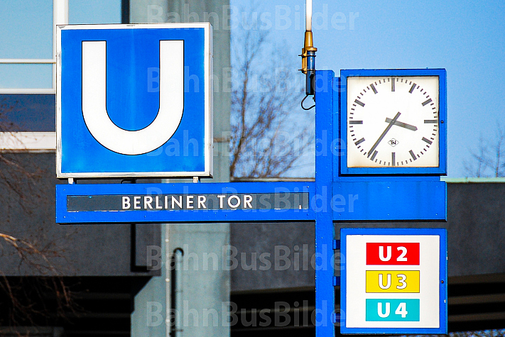 Stationsschild Berliner Tor der U-Bahn in hamburg