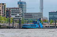 Hafenfähre Waltershof am Anleger Elbphilharmonie in der Hafencity in Hamburg