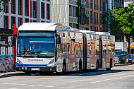 XXL-Bus der Hochbahn in der Universität / Staatsbibliothek in Hamburg