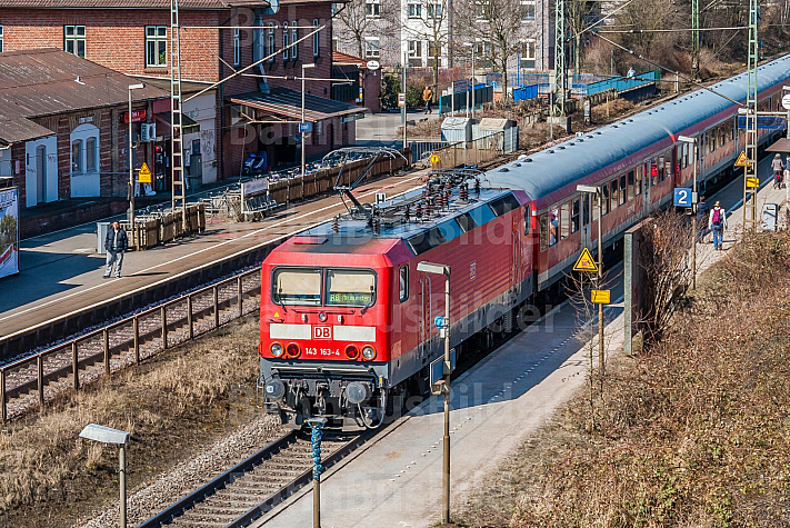 Regionalzug am Bahnhof Tornesch in Schleswig-Holstein