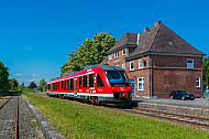 Regionalzug (Sonderzug) am Bahnhof Schönberg bei Kiel in Schleswig-Holstein