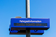 Dynamische Fahrgastinformation an einem Landbahnhof in Schleswig-Holstein