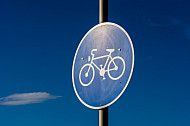 Verkehrsschild für benutzungspflichtigen Radweg