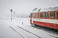 Lemvigbanen-Triebwagen im Schnee in Lemvig