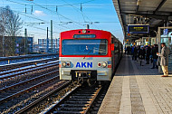 AKN-Triebwagen im S-Bahnhof Eidelstedt