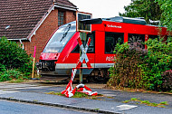Sonderzug auf einer stillgelegten Bahnstrecke in Rendsburg in Schleswig-Holstein mit provisorischem Bahnsteig