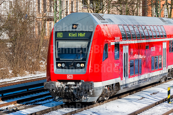 Regionalexpress nach Kiel im Schnee auf der Verbindungsbahn in Hamburg