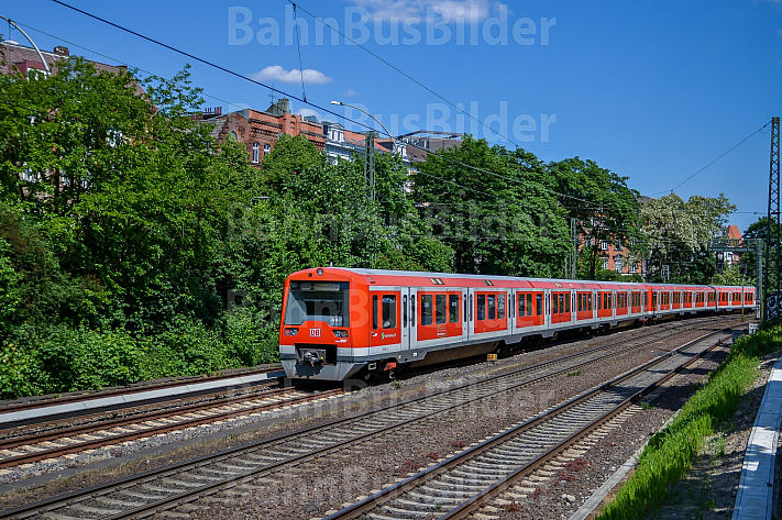 S-Bahn in Hamburg auf der Verbindungsbahn am Dammtor