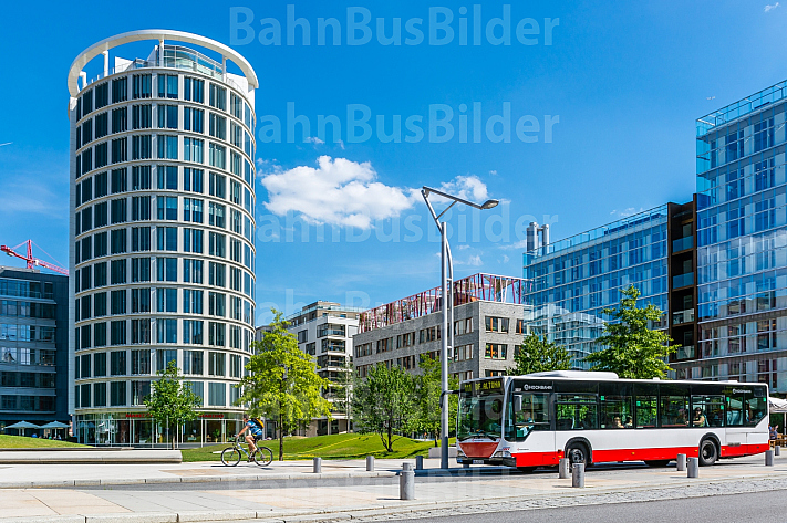 Hochbahn-Bus in der HafenCity in Hamburg