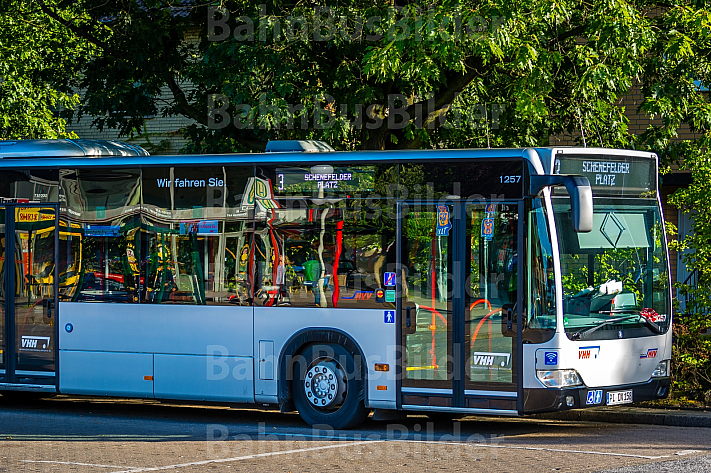 Abgestellter Metrobus der Linie M3 in Hamburg