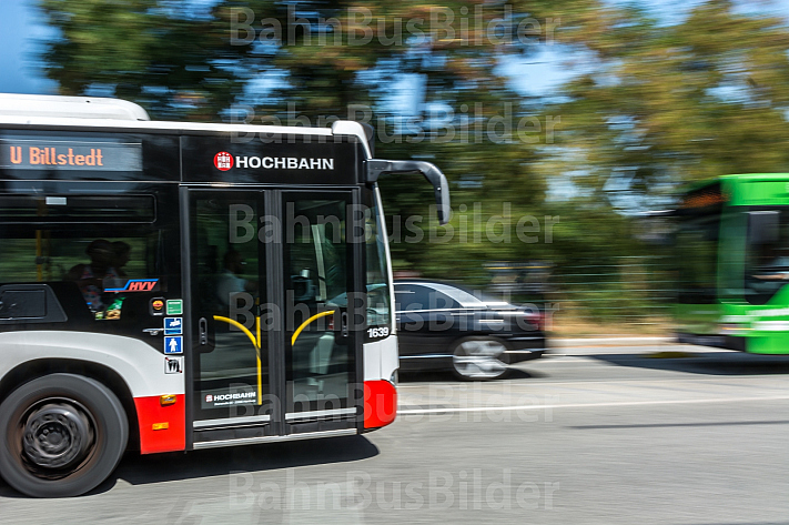 Ein Bus der Hamburger Hochbahn am U-Bahnhof Billstedt