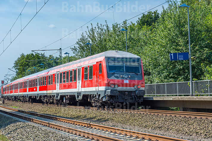 Regionalzug im Bahnhof Dauenhof in Schleswig-Holstein
